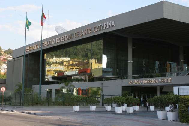 MAIORIA DOS DEPUTADOS DA ALESC ABUSAM DOS GASTOS NESTE INÍCIO DE 2023