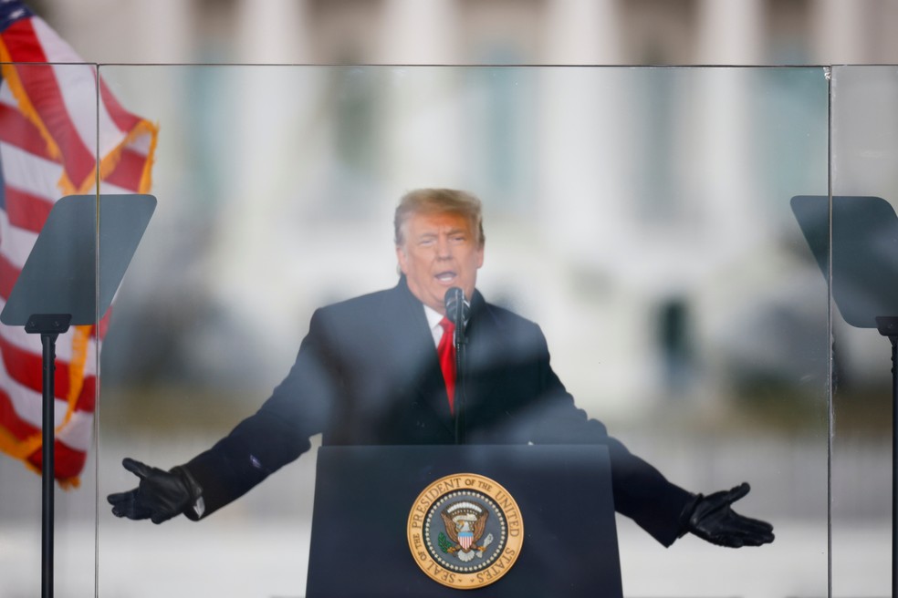 Trump entre renúncia, impeachment e mais nada. Mandato agonizando há poucos dias do fim