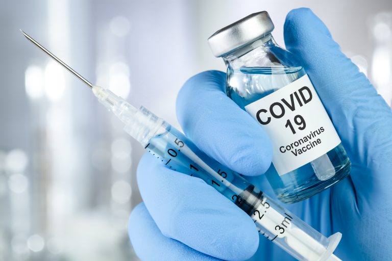 Diversos países dão início à vacinação contra a Covid-19, menos o Brasil como sempre atrasado