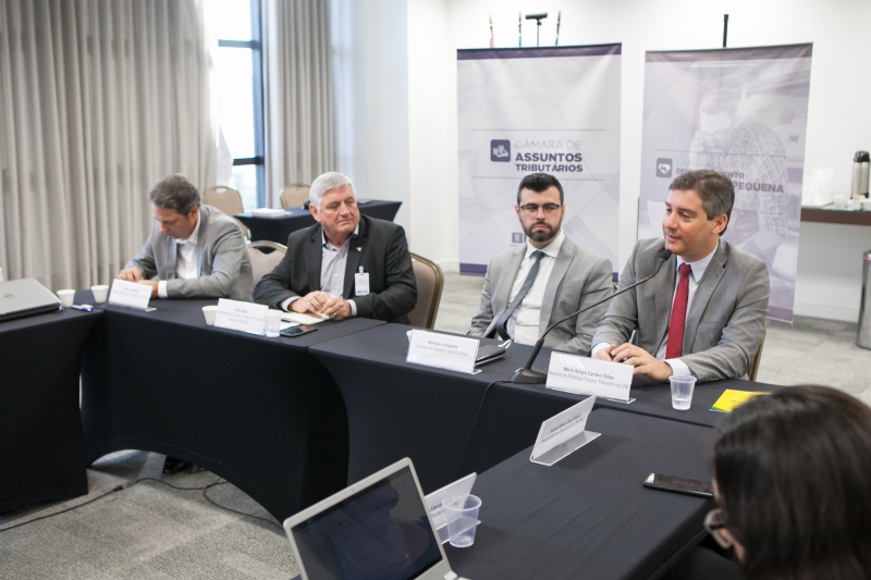 FIESC recebe gerente de política fiscal e tributária da CNI que fala sobre a PEC 45/19 e outros aspectos da economia nacional