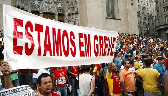 Servidores protestam em SC