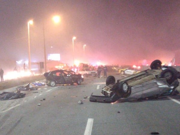 Engavetamento na rodovia BR-277, em São José dos Pinhais (PR), provoca morte de 8 pessoas e deixa 23 gravemente feridos