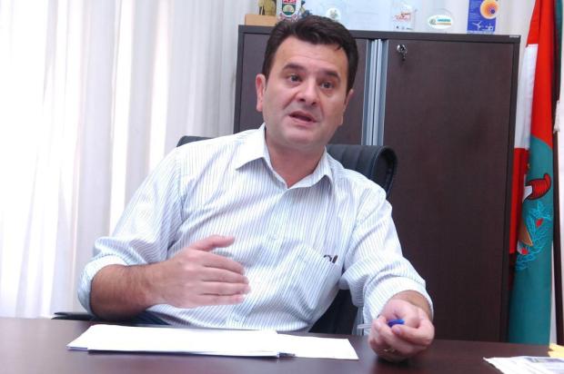 Prefeito Elizeu Mattos (PMDB); continuará afastado do cargo
