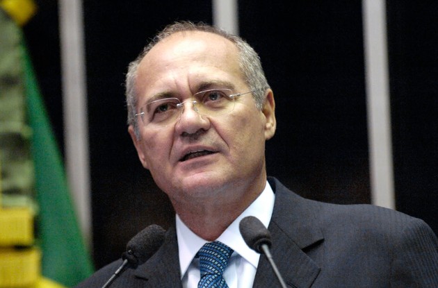 Renan derrota Luiz Henrique à presidência do Senado