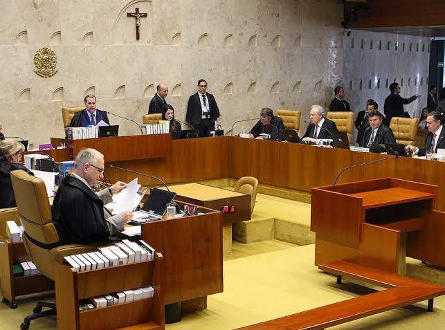 STF à serviço da máfia no Brasil ?  Avalanche de H.c. para mafiosos; corruptos e suspensões de investigações que prejudicam o país dizem o quê ?