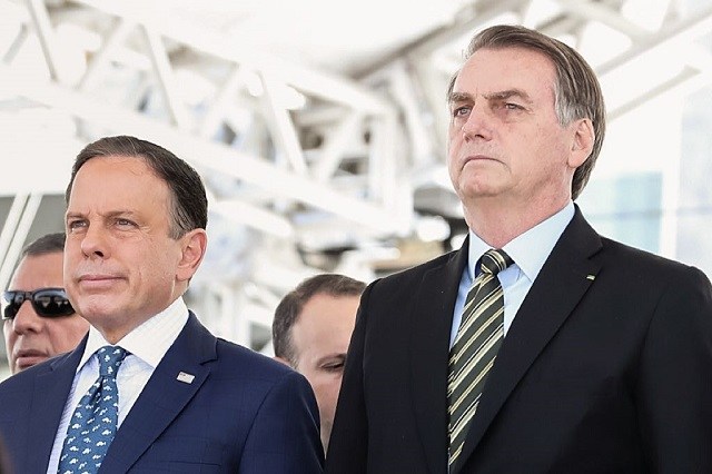 Bolsonaro X Doria : Ozônio no ânus ou a vacina contra a Covid - 19. Eis a questão !