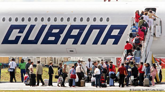 Cuba envia 460 médicos na guerra contra o Ebola