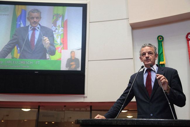 Colombo (PSD), aliado de Dilma (PT) descumpre na Educação em SC