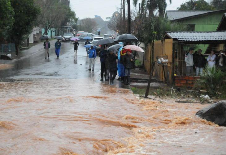 Vendaval e granizo castigam regiões do Sul, Oeste e Meio Oeste de SC