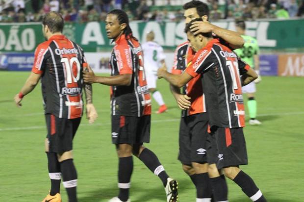 JEC vence e garante disputa ao título
