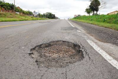 BR-22 trecho  São José do Cerrito - Florianópolis SC) é uma vergonha. Buraqueiras, falta de sinalização e tragédias constantes