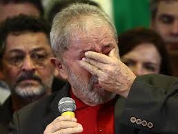 Juiz Sérgio Moro decreta prisão de Lula (PT) e dá 24 horas para apresentar-se à sede da PF em Curitiba (PR)
