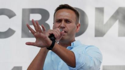 Líder de oposição do governo Putin, Alexei Navalny está internado em estado grave. Suspeita-se envenenamento