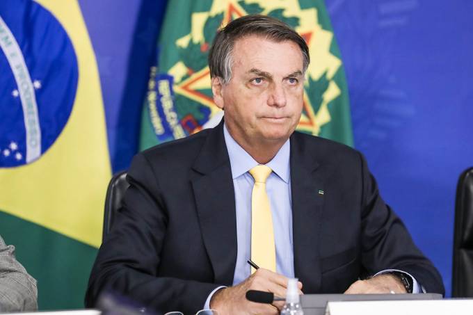 Ex-ministro e general de reserva diz que Bolsonaro \" Blefa \" para fazer  pressão política e intimidar