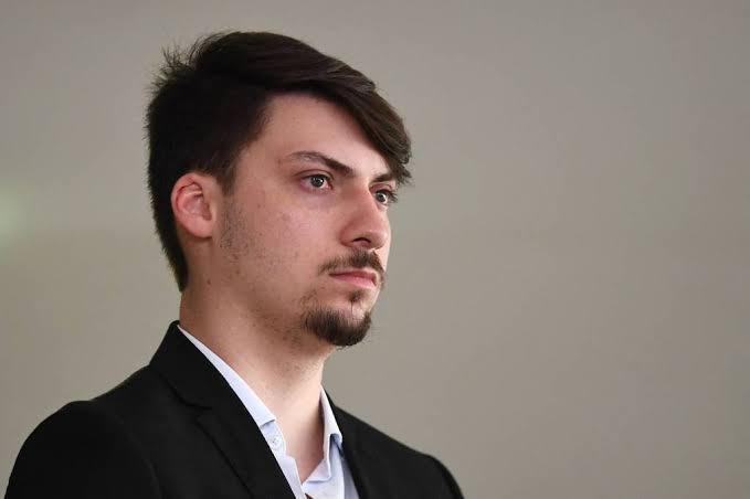 FILHO DE BOLSONARO É ALVO DE OPERAÇÃO DA PF EM SC E BRASÍLIA-DF