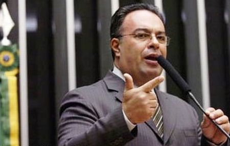 Vargas renuncia mandato
