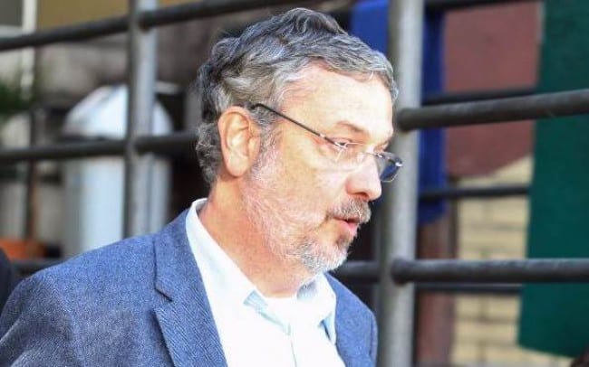 Ex-ministro Antônio Palocci (PT), disse à PF que Lula negociou com montadoras propinas para o filho  Luís Claudio