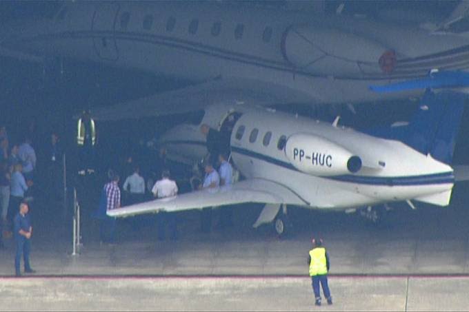 Lula (PT), sai da prisão e viaja de jatinho de Luciano Huck para São Bernardo do Campo (SP)