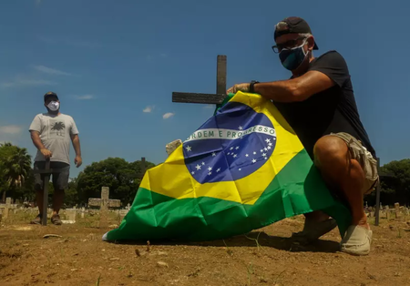 Brasil precisou perder quase 500 mil pessoas pela Covid-19 para governo sair da sonolência