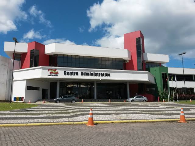 Santa Catarina estagnada diante governo incompetente. Rodovias precárias, hospitais em crise e obras inacabadas