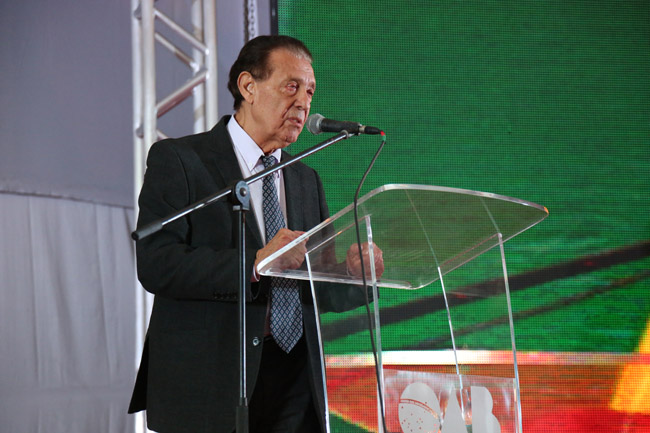 Ex-senador Jaison Barreto chora ao receber homenagem da OAB/SC