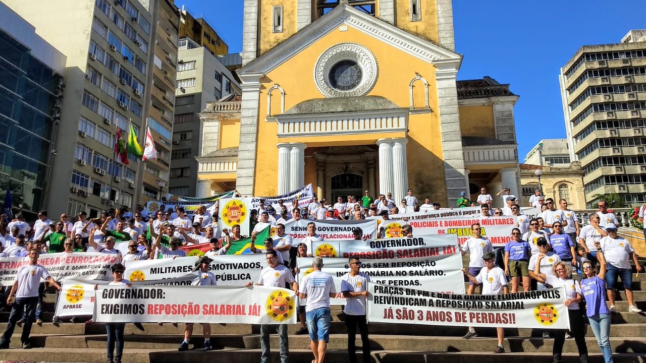 APRASC promove manifestação em praça pública contra ausência de reposição salarial à PM de SC