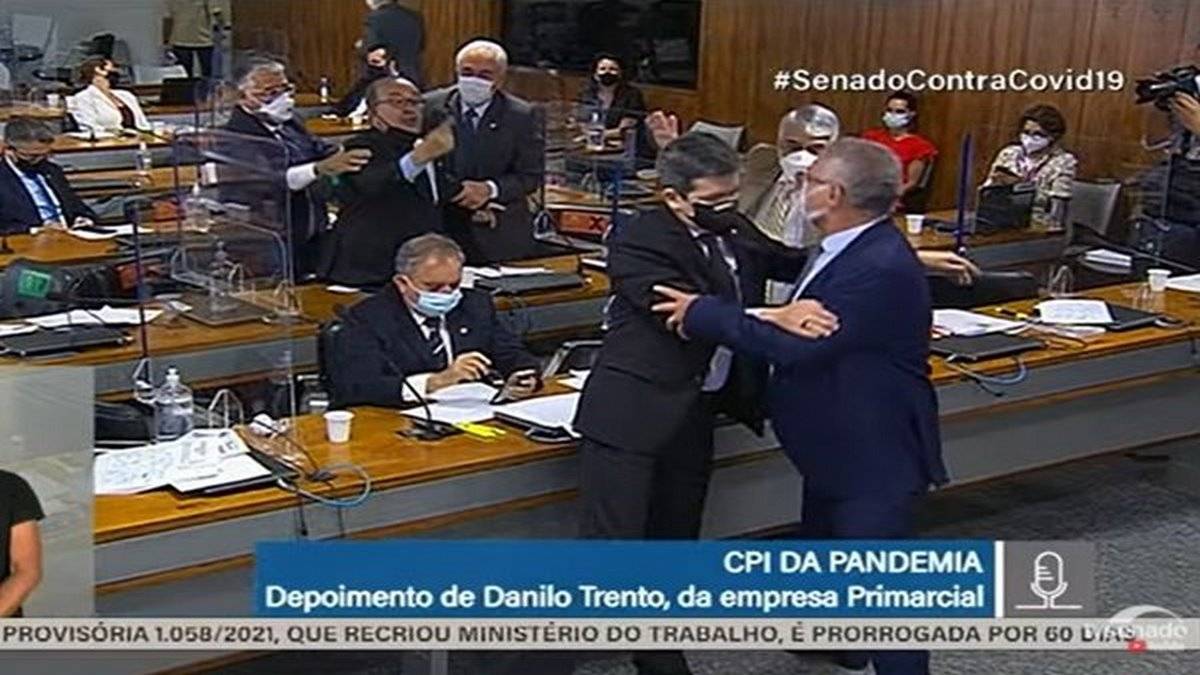 Senado registra insultos e xingamentos. Bate-boca  entre senadores Renan e Jorginho saiu termos desde \"ladrão picareta\" até \"vagabundo\"
