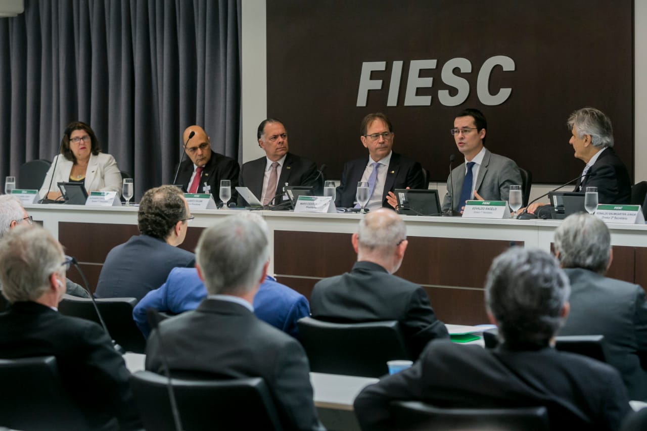 FIESC recebe visita de Dallagnol para debate sobre corrupção no Brasil
