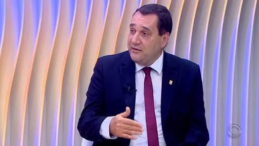 Reitor da UFSC é preso pela PF