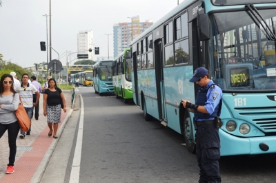 FLORIANÓPOLIS ENFRENTA PARALISAÇÕES